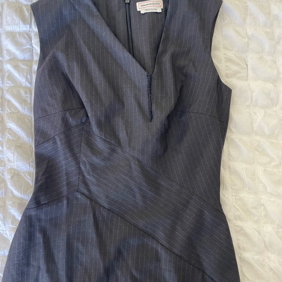 Alexander McQueen pinstripe structured midi dress - Picture 10 of 16